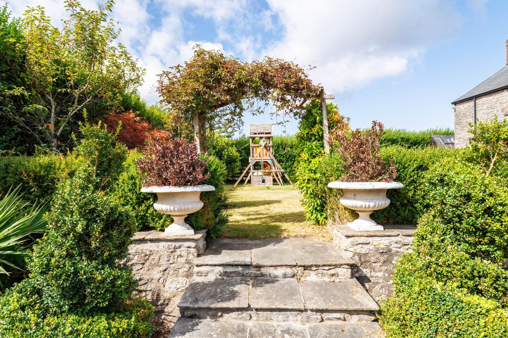 Warren Farm, Pendoylan, Nr Cowbridge, Vale of Glamorgan, CF71 7UJ